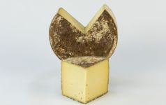 Becca d'Aveille, formaggio stagionato 8 mesi